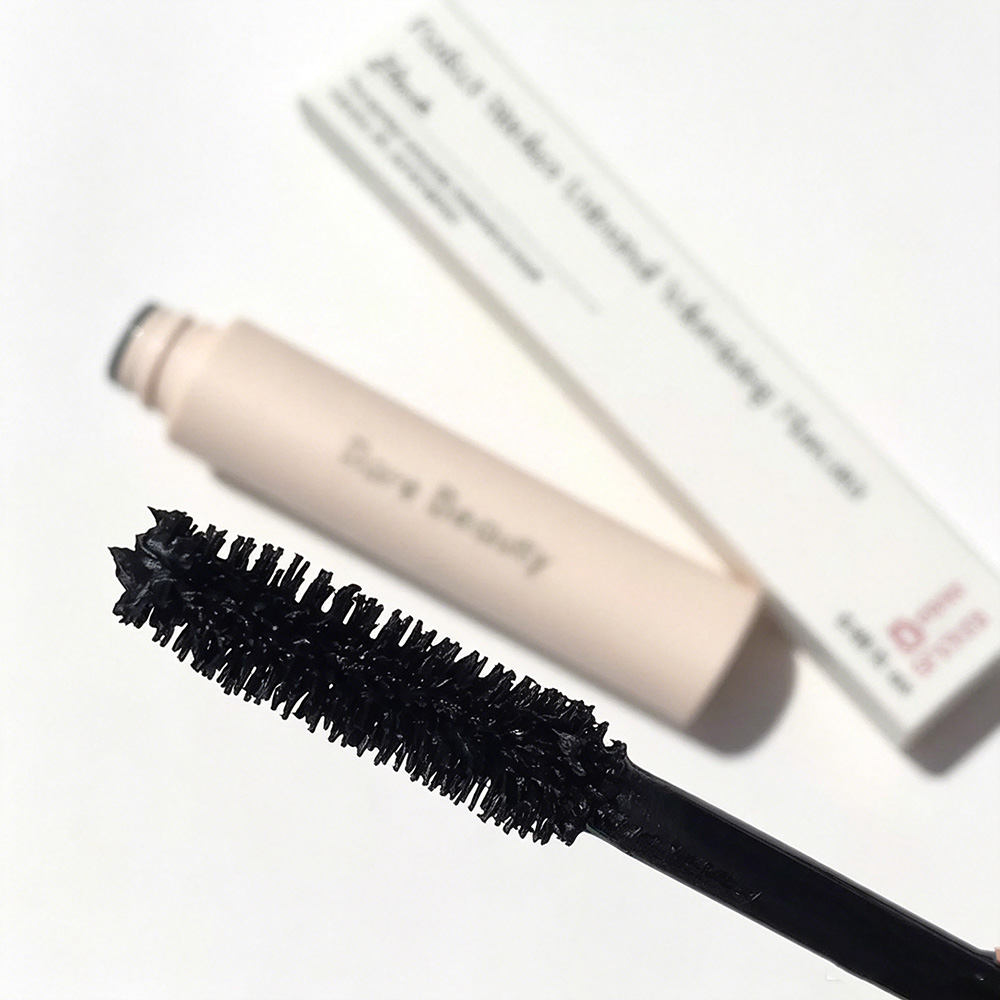 Rare Beauty Strong Stretch Las - огляд і ціна Rare Beauty Makeup Kit
