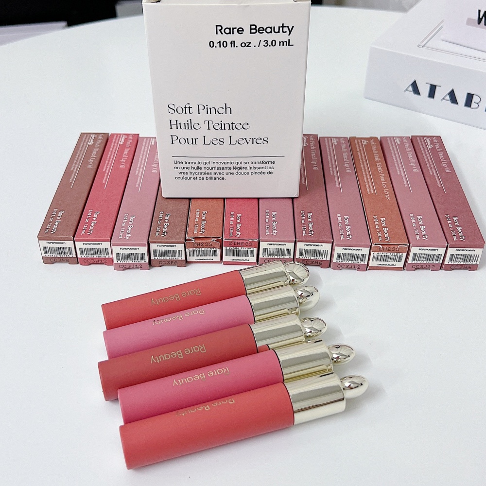 Rare Beauty New Smooth Liquid  - огляд і ціна Rare Beauty Makeup Kit
