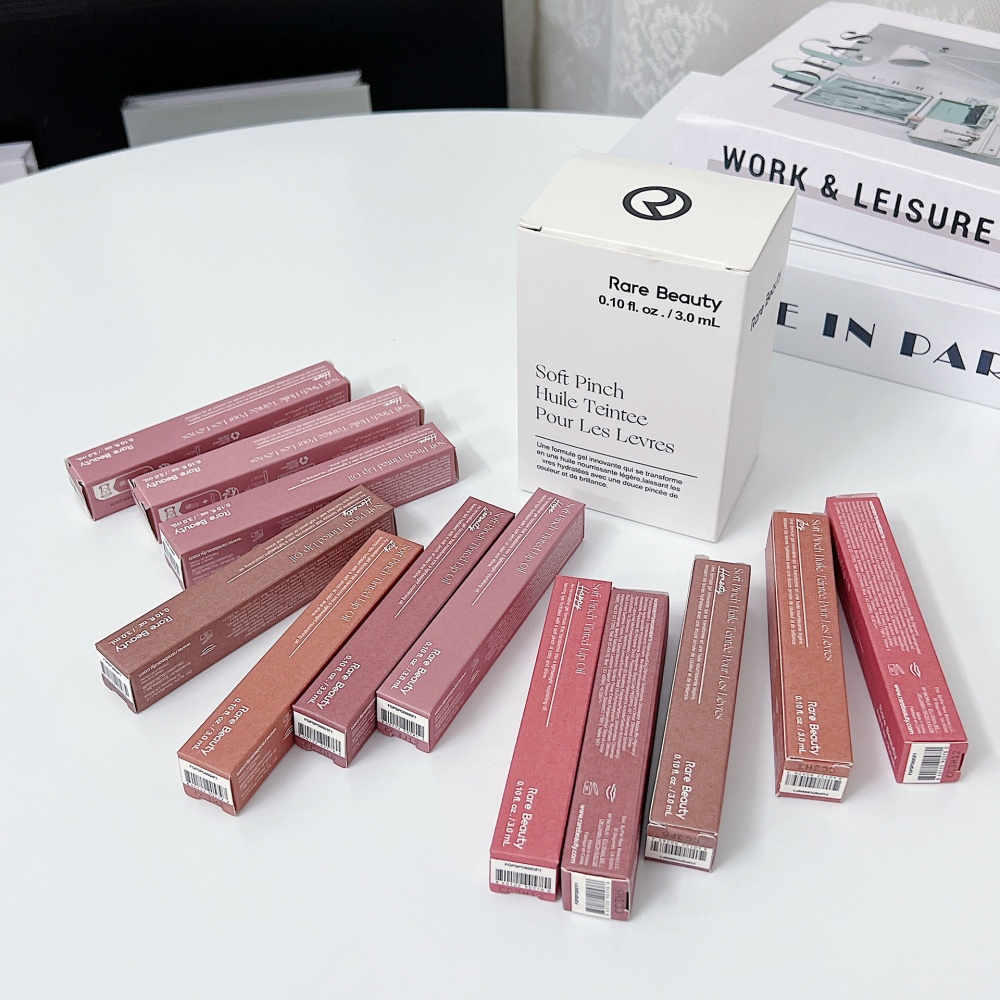 Rare Beauty New Smooth Liquid  - огляд і ціна Rare Beauty Makeup Kit